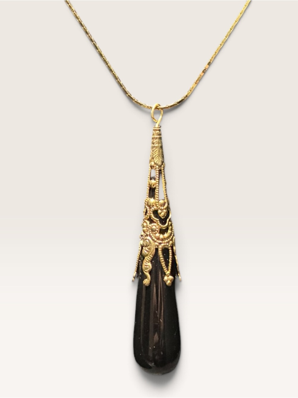 Gold Tone Filigree Teardrop Pendant Necklace - Black